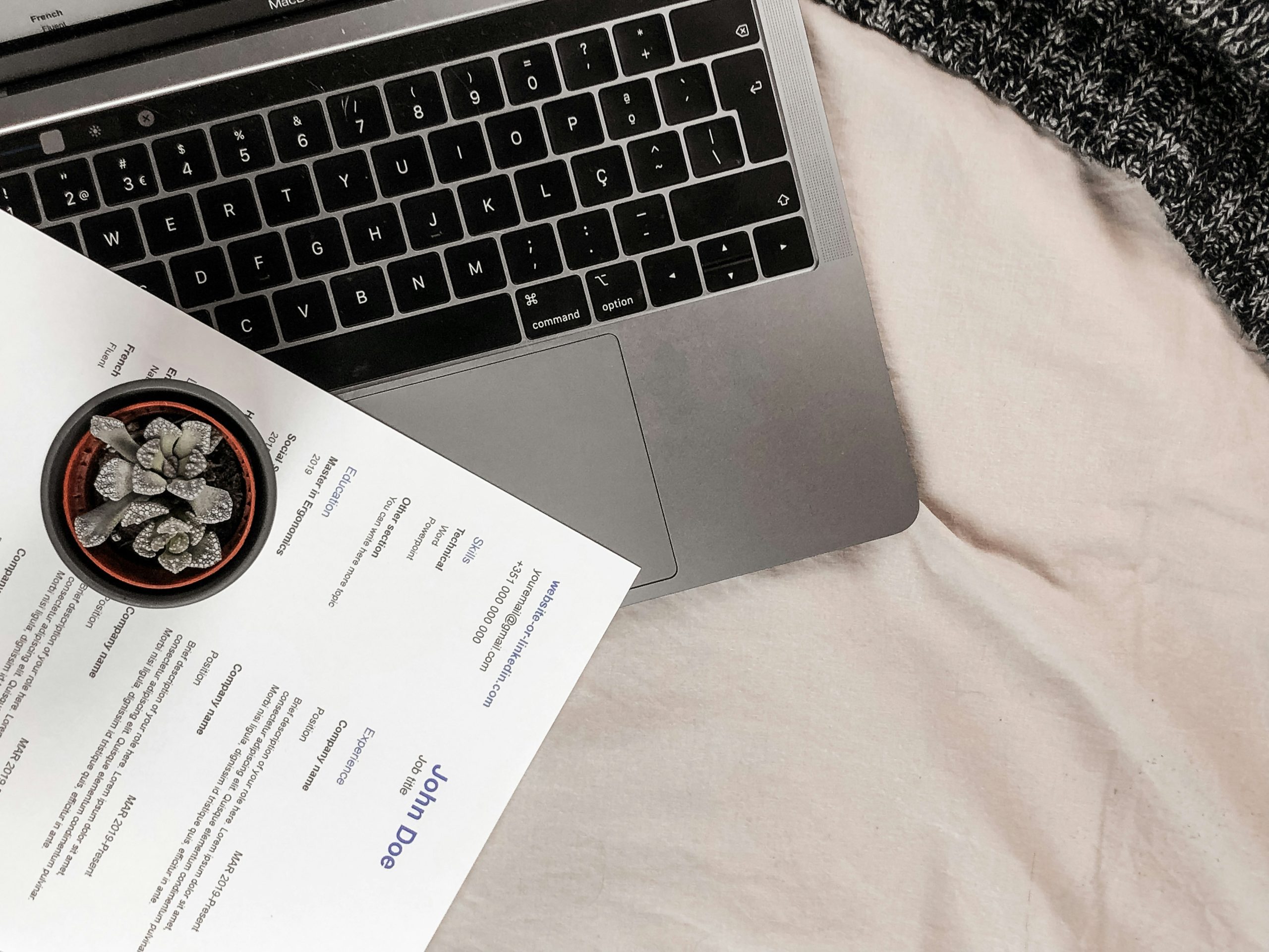 cv-on-laptop